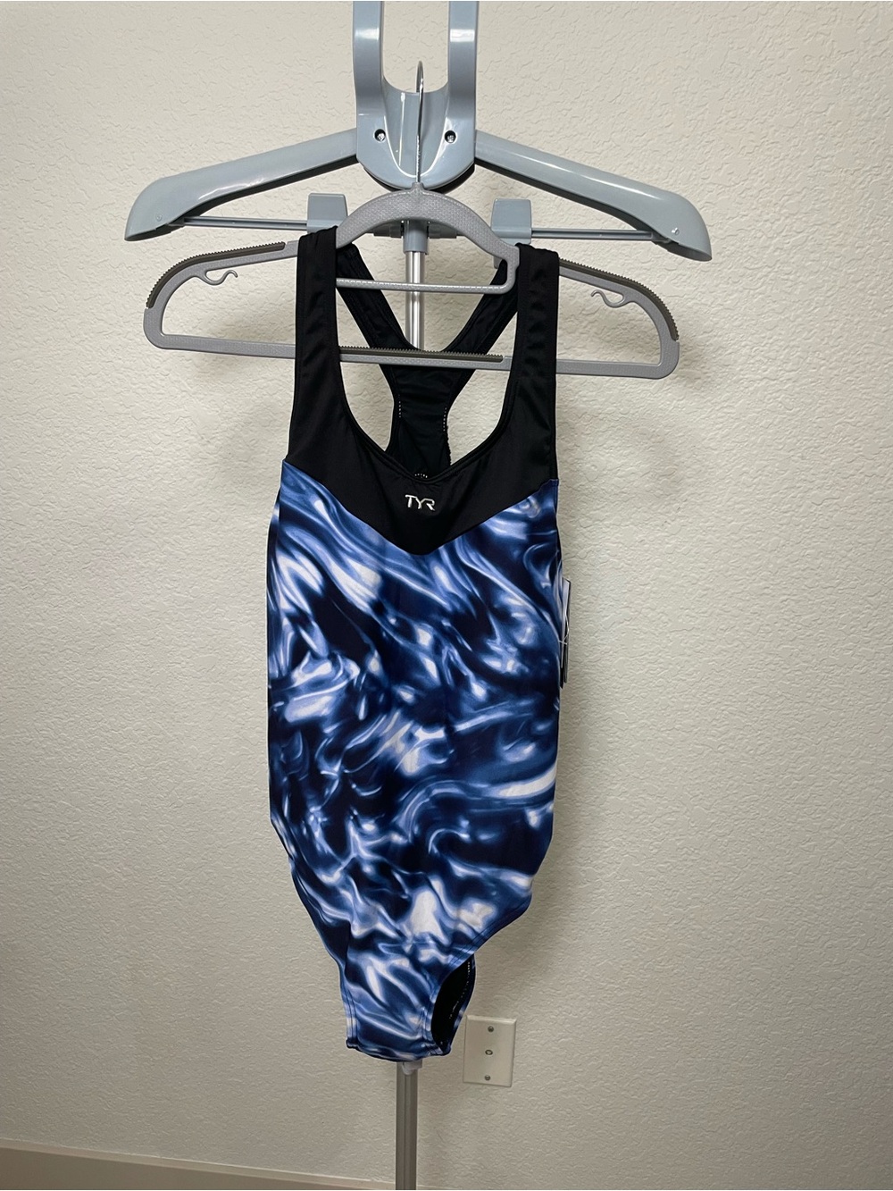TYR Women’s One-Piece Swimsuit NWT Size 12 Blue Water Print UPF 50+
